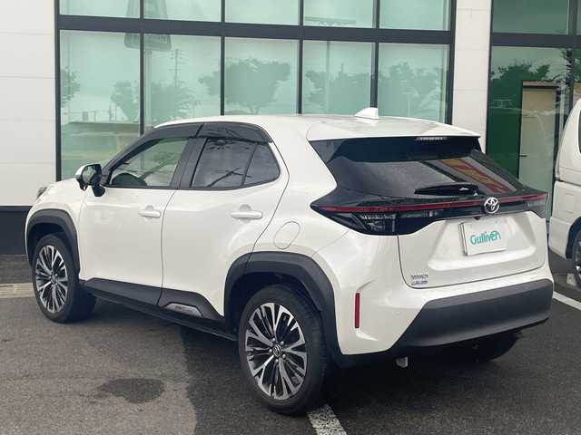 トヨタ ヤリスクロス Z 和歌山県 2022(令4)年 2.5万km ホワイトパールクリスタルシャイン 純正8インチディスプレイオーディオ/AM/FM/Bluetooth/バックカメラ/ETC/ドライブレコーダー/トヨタセーフティセンス/PCS（プリクラッシュセーフティ）/LTA（レーントレーシングアシスト）/レーダークルーズコントロール/ロードサインアシスト/クリアランスソナー/ハーフレザーシート/運転席パワーシート/前席シートヒーター/LEDヘッドライト/オートライト/オートハイビーム/電動パーキングブレーキ/オートブレーキホールド/純正18インチAW/純正フロアマット/ドアバイザー/プッシュスタート/スマートキー