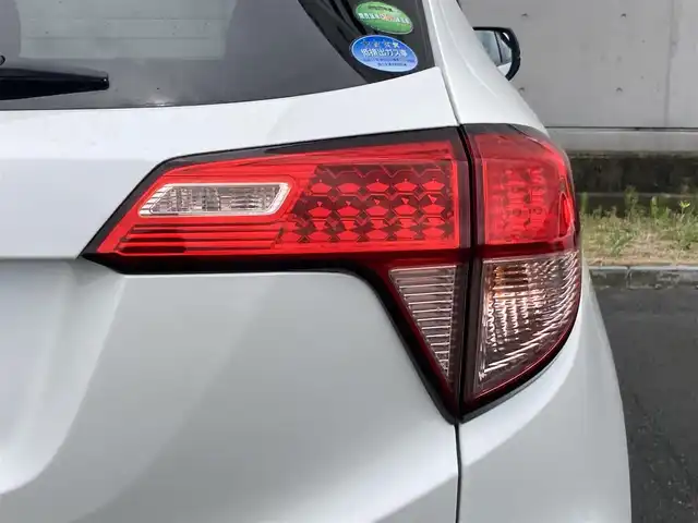 ホンダ ヴェゼル X ホンダセンシング 静岡県 2017(平29)年 5.7万km ホワイトオーキッドパール HondaSENSING/純正8インチナビ(VXM-175VFEi)/　AM FM CD DVD Bluetooth USB SD HDMI/ビルトインETC/バックモニター/LEDオートヘッドランプ/レーダークルーズコントロール/オートブレーキホールド/純正16インチアルミホイール/スマートキー2本/パーキングアシスト/ワンオーナー/フルセグTV
