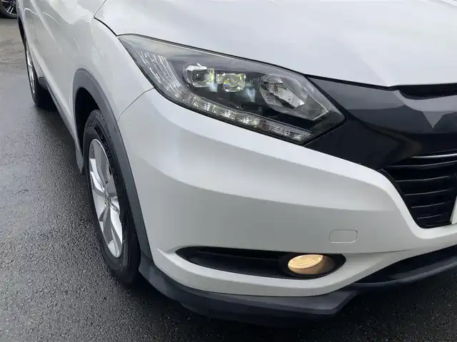 ホンダ ヴェゼル X ホンダセンシング 静岡県 2017(平29)年 5.7万km ホワイトオーキッドパール HondaSENSING/純正8インチナビ(VXM-175VFEi)/　AM FM CD DVD Bluetooth USB SD HDMI/ビルトインETC/バックモニター/LEDオートヘッドランプ/レーダークルーズコントロール/オートブレーキホールド/純正16インチアルミホイール/スマートキー2本/パーキングアシスト/ワンオーナー/フルセグTV