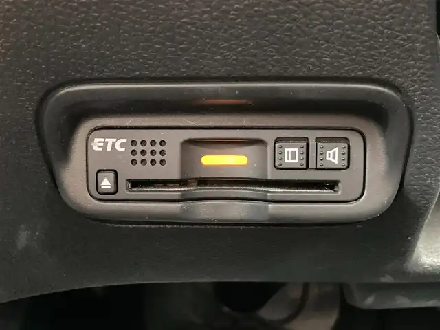 ホンダ ヴェゼル X ホンダセンシング 静岡県 2017(平29)年 5.7万km ホワイトオーキッドパール HondaSENSING/純正8インチナビ(VXM-175VFEi)/　AM FM CD DVD Bluetooth USB SD HDMI/ビルトインETC/バックモニター/LEDオートヘッドランプ/レーダークルーズコントロール/オートブレーキホールド/純正16インチアルミホイール/スマートキー2本/パーキングアシスト/ワンオーナー/フルセグTV