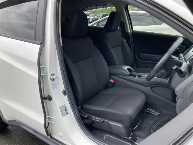 ホンダ ヴェゼル X ホンダセンシング 静岡県 2017(平29)年 5.7万km ホワイトオーキッドパール HondaSENSING/純正8インチナビ(VXM-175VFEi)/　AM FM CD DVD Bluetooth USB SD HDMI/ビルトインETC/バックモニター/LEDオートヘッドランプ/レーダークルーズコントロール/オートブレーキホールド/純正16インチアルミホイール/スマートキー2本/パーキングアシスト/ワンオーナー/フルセグTV