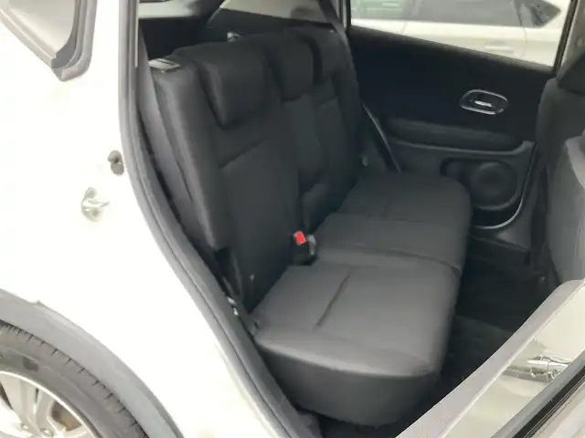 ホンダ ヴェゼル X ホンダセンシング 静岡県 2017(平29)年 5.7万km ホワイトオーキッドパール HondaSENSING/純正8インチナビ(VXM-175VFEi)/　AM FM CD DVD Bluetooth USB SD HDMI/ビルトインETC/バックモニター/LEDオートヘッドランプ/レーダークルーズコントロール/オートブレーキホールド/純正16インチアルミホイール/スマートキー2本/パーキングアシスト/ワンオーナー/フルセグTV