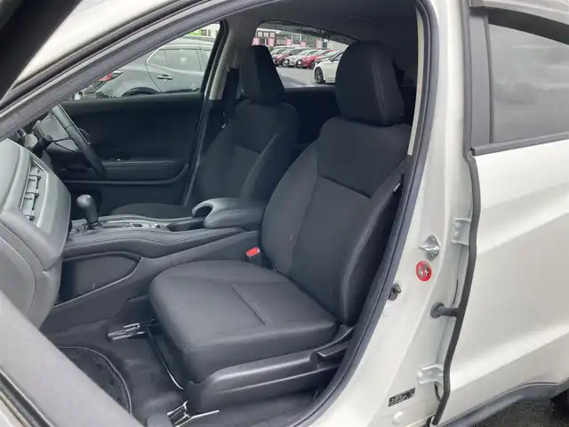 ホンダ ヴェゼル X ホンダセンシング 静岡県 2017(平29)年 5.7万km ホワイトオーキッドパール HondaSENSING/純正8インチナビ(VXM-175VFEi)/　AM FM CD DVD Bluetooth USB SD HDMI/ビルトインETC/バックモニター/LEDオートヘッドランプ/レーダークルーズコントロール/オートブレーキホールド/純正16インチアルミホイール/スマートキー2本/パーキングアシスト/ワンオーナー/フルセグTV