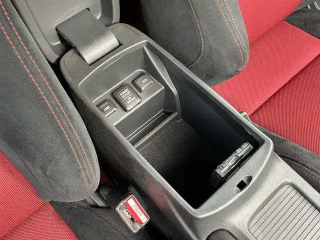 ホンダ シビック タイプR ユーロ 静岡県 2010(平22)年 7.1万km チャンピオンシップホワイト ６速MT /VSA  /バックソナー　/社外ナビ　/純正CDオーディオ　/ETC /ステアリングスイッチ  /革巻きステアリング　/純正１８インチAW /ウィンカーミラー /リモコンキー /保証書　/取説