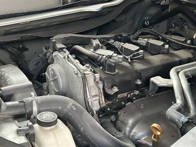 日産 ＮＶ３５０キャラバン GX 東京都 2019(平31)年 5.4万km ブリリアントシルバー キャンピング使用/【２段ベットキット・リアエンターテイメント・リアバッテリー・収納用棚２セット】/社外メモリナビ/【フルセグ・DVD再生可・CD・Bluetooth】/バックカメラ/アラウンドビューモニター/リアエアコン/片側パワースライドドア/ミラー型前後ドライブレコーダー/社外AW付きスタッドレスタイヤ４本積み込み/ローダウン/ETC/横滑り防止機能/新車保証書/取扱説明書/スペアキー