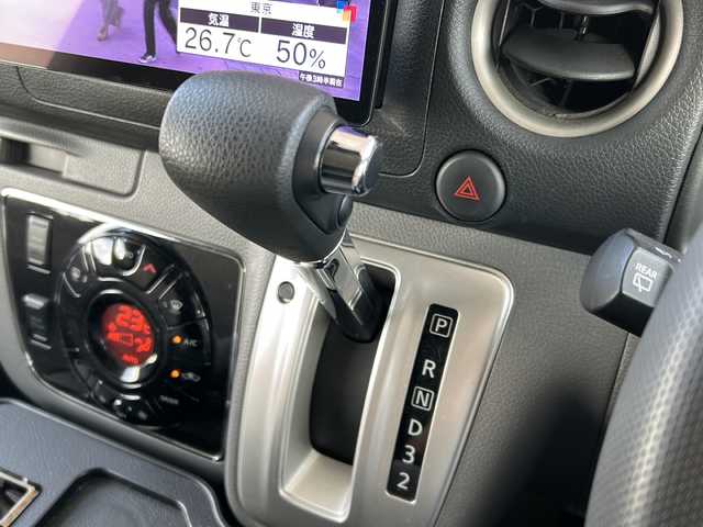 日産 ＮＶ３５０キャラバン GX 東京都 2019(平31)年 5.4万km ブリリアントシルバー キャンピング使用/【２段ベットキット・リアエンターテイメント・リアバッテリー・収納用棚２セット】/社外メモリナビ/【フルセグ・DVD再生可・CD・Bluetooth】/バックカメラ/アラウンドビューモニター/リアエアコン/片側パワースライドドア/ミラー型前後ドライブレコーダー/社外AW付きスタッドレスタイヤ４本積み込み/ローダウン/ETC/横滑り防止機能/新車保証書/取扱説明書/スペアキー