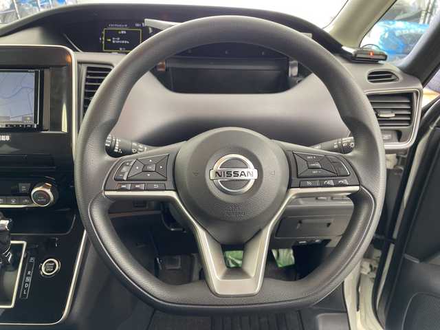 日産 セレナ X V 道央・札幌 2022(令4)年 4.8万km ブリリアントホワイトパール ・4WD/・社外ナビ（AVIC-RZ403）/・BT/CD/DVD/SD/USB/・バックカメラ/・両側パワースライドドア/・クルーズコントロール/・エマージェンシーブレーキ/・ブラインドスポットモニター/・レーンキープアシスト/・ステアリングスイッチ/・ETC/・LEDオートライト/・オートマチックハイビーム/・プッシュスタート/・スマートキー