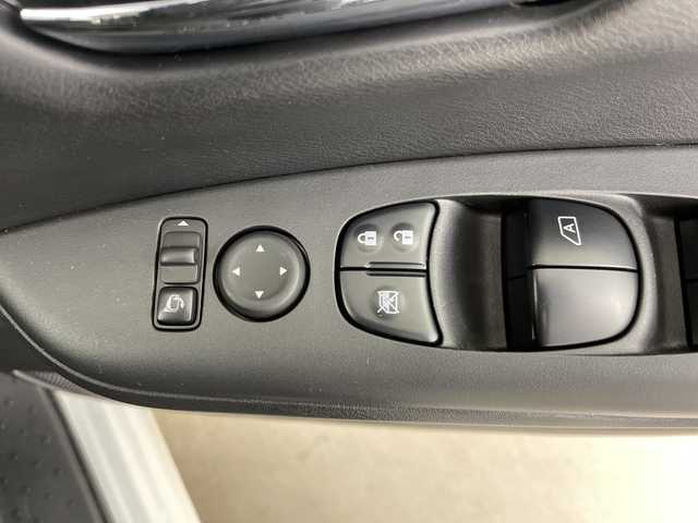 日産 セレナ X V 道央・札幌 2022(令4)年 4.8万km ブリリアントホワイトパール ・4WD/・社外ナビ（AVIC-RZ403）/・BT/CD/DVD/SD/USB/・バックカメラ/・両側パワースライドドア/・クルーズコントロール/・エマージェンシーブレーキ/・ブラインドスポットモニター/・レーンキープアシスト/・ステアリングスイッチ/・ETC/・LEDオートライト/・オートマチックハイビーム/・プッシュスタート/・スマートキー