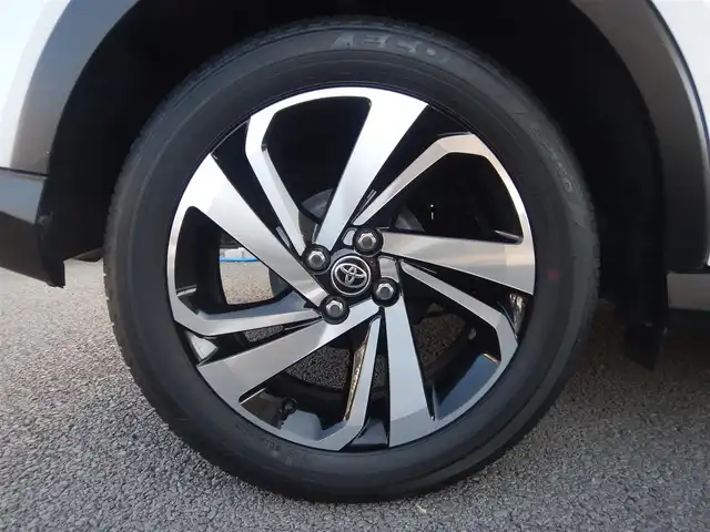 トヨタ ライズ Z 静岡県 2020(令2)年 4.5万km シャイニングホワイトパール PCS（プリクラッシュセーフティ）/車線逸脱警報/ACC(アクティブクルーズコントロール)/横滑り防止/純正ナビゲーション/・NSZT-W68T/・Bluetooth接続/・SD/・地デジフルセグ/・DVD再生/バックカメラ/本革ステアリング/ステアリングスイッチ/純正17インチアルミ/ビルトインETC/MTモード付AT/前席シートヒーター/アイドリングストップ/USBポート×3/・前×1/・後×2/オートライト/フォグライト/リアフォグライト/純正フロアマット/純正ドアバイザー/ウインカーミラー/オートリトラミラー/プッシュスタート/スマートキー×2/スペアタイヤ/新車保証書/取扱説明書/整備記録簿/・新車1ヶ月、6ヶ月、R3、R4、R5、R6、R7