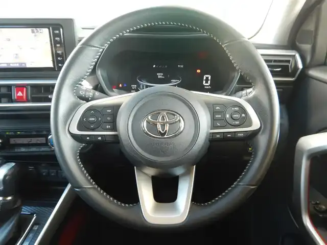 トヨタ ライズ Z 静岡県 2020(令2)年 4.5万km シャイニングホワイトパール PCS（プリクラッシュセーフティ）/車線逸脱警報/ACC(アクティブクルーズコントロール)/横滑り防止/純正ナビゲーション/・NSZT-W68T/・Bluetooth接続/・SD/・地デジフルセグ/・DVD再生/バックカメラ/本革ステアリング/ステアリングスイッチ/純正17インチアルミ/ビルトインETC/MTモード付AT/前席シートヒーター/アイドリングストップ/USBポート×3/・前×1/・後×2/オートライト/フォグライト/リアフォグライト/純正フロアマット/純正ドアバイザー/ウインカーミラー/オートリトラミラー/プッシュスタート/スマートキー×2/スペアタイヤ/新車保証書/取扱説明書/整備記録簿/・新車1ヶ月、6ヶ月、R3、R4、R5、R6、R7