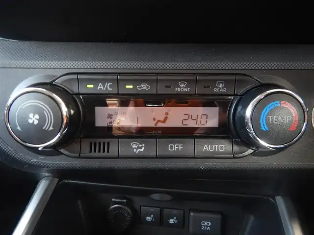 トヨタ ライズ Z 静岡県 2020(令2)年 4.5万km シャイニングホワイトパール PCS（プリクラッシュセーフティ）/車線逸脱警報/ACC(アクティブクルーズコントロール)/横滑り防止/純正ナビゲーション/・NSZT-W68T/・Bluetooth接続/・SD/・地デジフルセグ/・DVD再生/バックカメラ/本革ステアリング/ステアリングスイッチ/純正17インチアルミ/ビルトインETC/MTモード付AT/前席シートヒーター/アイドリングストップ/USBポート×3/・前×1/・後×2/オートライト/フォグライト/リアフォグライト/純正フロアマット/純正ドアバイザー/ウインカーミラー/オートリトラミラー/プッシュスタート/スマートキー×2/スペアタイヤ/新車保証書/取扱説明書/整備記録簿/・新車1ヶ月、6ヶ月、R3、R4、R5、R6、R7