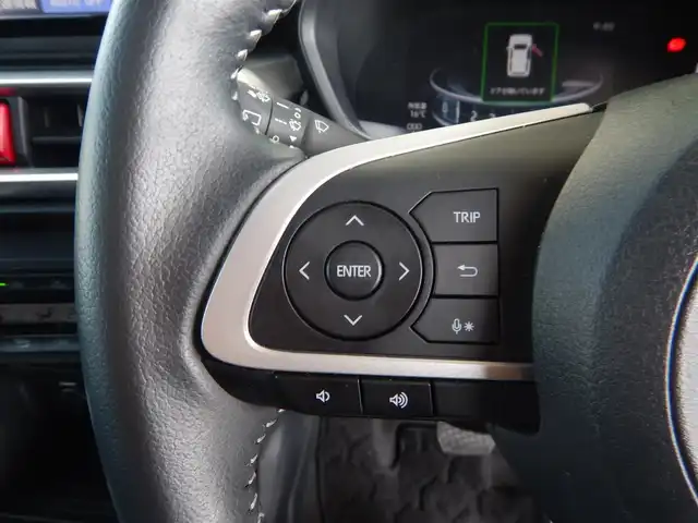 トヨタ ライズ Z 静岡県 2020(令2)年 4.5万km シャイニングホワイトパール PCS（プリクラッシュセーフティ）/車線逸脱警報/ACC(アクティブクルーズコントロール)/横滑り防止/純正ナビゲーション/・NSZT-W68T/・Bluetooth接続/・SD/・地デジフルセグ/・DVD再生/バックカメラ/本革ステアリング/ステアリングスイッチ/純正17インチアルミ/ビルトインETC/MTモード付AT/前席シートヒーター/アイドリングストップ/USBポート×3/・前×1/・後×2/オートライト/フォグライト/リアフォグライト/純正フロアマット/純正ドアバイザー/ウインカーミラー/オートリトラミラー/プッシュスタート/スマートキー×2/スペアタイヤ/新車保証書/取扱説明書/整備記録簿/・新車1ヶ月、6ヶ月、R3、R4、R5、R6、R7