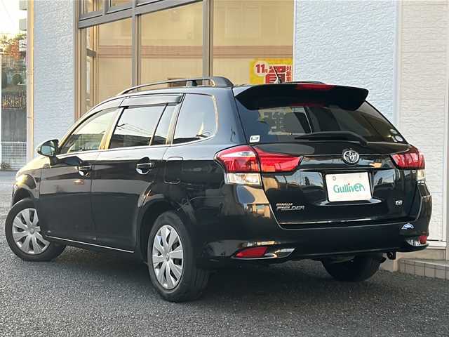 トヨタ カローラ フィールダー 1．5G 神奈川県 2015(平27)年 4.6万km ブラックマイカ ワンオーナー/純正SDナビ/　Bluetooth/CD/フルセグTV/バックカメラ/ルーフレール/衝突被害軽減システム/レーンキープアシスト/横滑り防止装置/ビルトインETC/純正フロアマット/保証書/取扱説明書/スペアキー