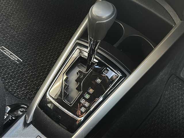 トヨタ カローラ フィールダー 1．5G 神奈川県 2015(平27)年 4.6万km ブラックマイカ ワンオーナー/純正SDナビ/　Bluetooth/CD/フルセグTV/バックカメラ/ルーフレール/衝突被害軽減システム/レーンキープアシスト/横滑り防止装置/ビルトインETC/純正フロアマット/保証書/取扱説明書/スペアキー