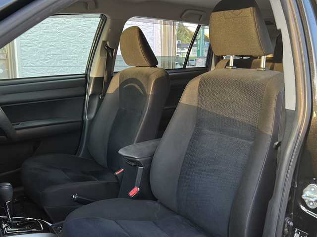 トヨタ カローラ フィールダー 1．5G 神奈川県 2015(平27)年 4.6万km ブラックマイカ ワンオーナー/純正SDナビ/　Bluetooth/CD/フルセグTV/バックカメラ/ルーフレール/衝突被害軽減システム/レーンキープアシスト/横滑り防止装置/ビルトインETC/純正フロアマット/保証書/取扱説明書/スペアキー