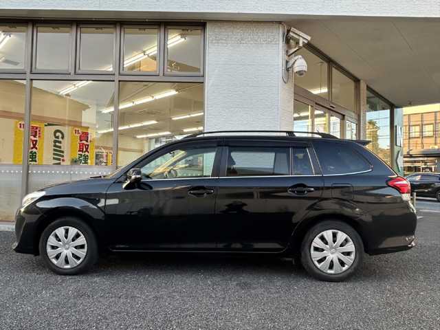 トヨタ カローラ フィールダー 1．5G 神奈川県 2015(平27)年 4.6万km ブラックマイカ ワンオーナー/純正SDナビ/　Bluetooth/CD/フルセグTV/バックカメラ/ルーフレール/衝突被害軽減システム/レーンキープアシスト/横滑り防止装置/ビルトインETC/純正フロアマット/保証書/取扱説明書/スペアキー