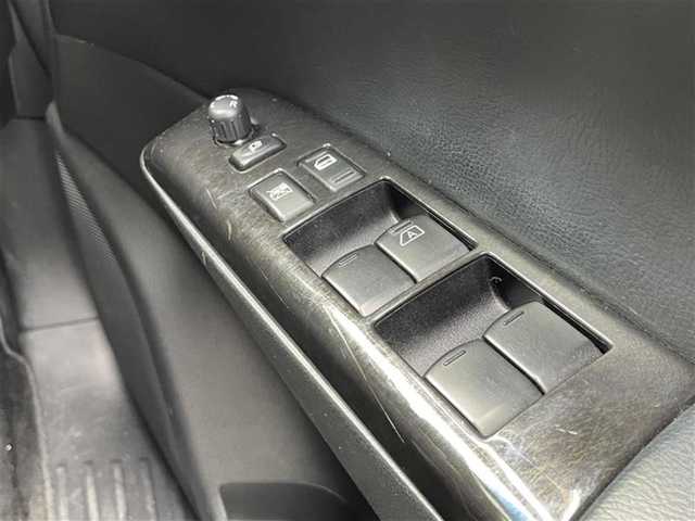 日産 エルグランド ライダー 黒クロス マニュアル 大阪府 2011(平23)年 8.6万km ブリリアントホワイトパール (株)IDOMが運営する【じしゃロン東大阪店】の自社ローン対象車両になります。こちらは現金ご利用時の価格です。自社ローンご希望の方は別途その旨お申付け下さい。/純正HDDナビ【CD/DVD/Bluetooth】/フルセグTV/バックカメラ/全周囲カメラ/片側パワースライドドア/コーナーセンサー/プッシュスタート/ETC/社外ホイール/禁煙車/ドアバイザー/ステアリングスイッチ/フォグランプ/ウィンカーミラー/アラウンドビューモニター/スペアスマートキー