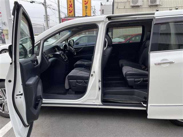 日産 エルグランド ライダー 黒クロス マニュアル 大阪府 2011(平23)年 8.6万km ブリリアントホワイトパール (株)IDOMが運営する【じしゃロン東大阪店】の自社ローン対象車両になります。こちらは現金ご利用時の価格です。自社ローンご希望の方は別途その旨お申付け下さい。/純正HDDナビ【CD/DVD/Bluetooth】/フルセグTV/バックカメラ/全周囲カメラ/片側パワースライドドア/コーナーセンサー/プッシュスタート/ETC/社外ホイール/禁煙車/ドアバイザー/ステアリングスイッチ/フォグランプ/ウィンカーミラー/アラウンドビューモニター/スペアスマートキー