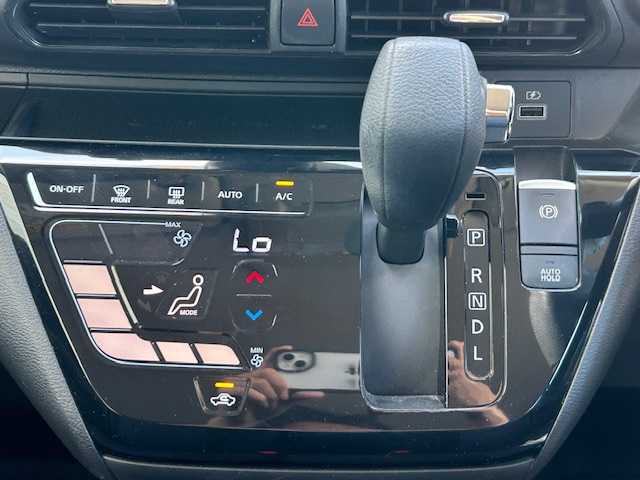 日産 デイズ HWS X プロパイロットED 静岡県 2021(令3)年 2.3万km フローズンバニラパール/アッシュブラウンM 純正9型ナビ（AM/FM/CD/DVD/TV）/Bluetooth接続/フルセグTV/アラウンドビューモニター/バックカメラ/プロパイロット/レーダークルーズコントロール/アイドリングストップ/プッシュスタート/ETC/電動パーキングブレーキ/オートホールド/前後ドライブレコーダー/前後コーナーセンサー/純正フロアマット/エマージェンシーブレーキ/レーンアシスト/横滑り防止装置/純正15インチアルミホイール/スペアキー１/LEDライト
