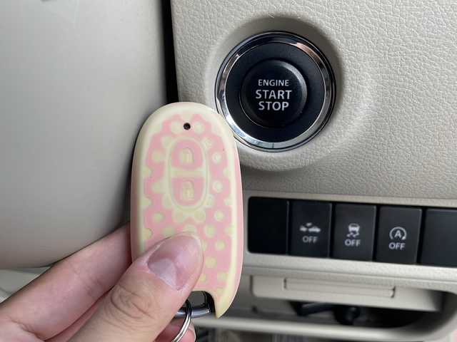 スズキ ラパン S 鹿児島県 2017(平29)年 6.4万km コフレピンクパールメタリック/ホワイト2トーンルーフ 横滑り防止装置/純正ナビ/　　CD/DVD/BT/フルセグ/アラウンドビューモニター、バックカメラ、サイドカメラ/オートライト/シートヒーター/アイドリングストップ/スマートキー