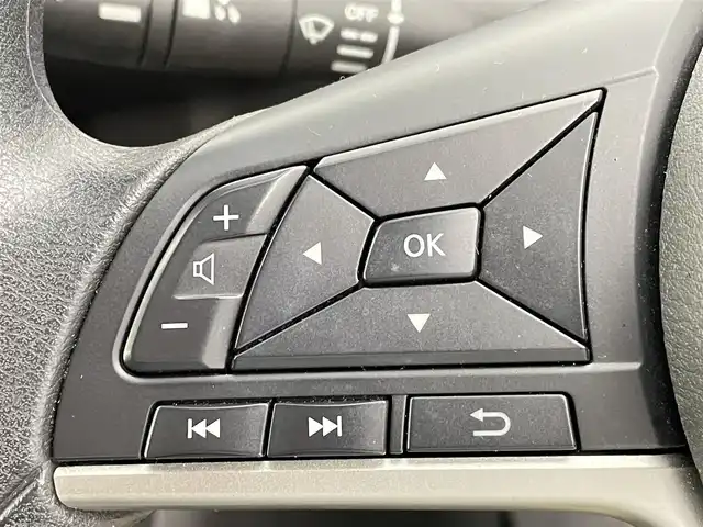 日産 セレナ X 千葉県 2022(令4)年 2.6万km ダイヤモンドブラック 全方位運転支援システム/・インテリジェント エマージェンシーブレーキ/・標識検知機能/・踏み間違い衝突防止アシスト/・車線逸脱防止支援システム/・車線逸脱警報/・後側方衝突防止支援システム/・後側方車両検知警報/・後退時車両検知警報/・前方衝突予測警報/純正7インチメモリーナビ/・Bluetooth/・フルセグTV/・CD/・バックカメラ/両側イージークローザードア/スマートキー/ETC