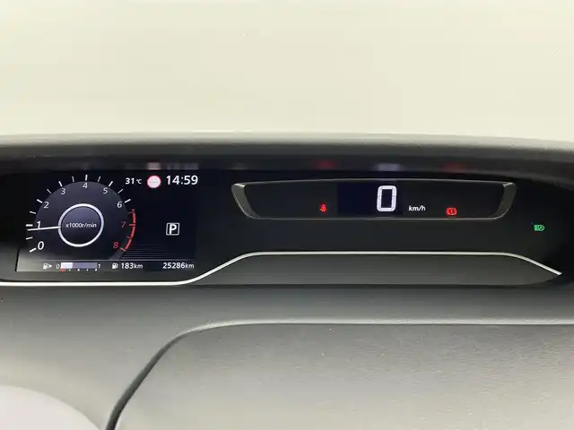 日産 セレナ X 千葉県 2022(令4)年 2.6万km ダイヤモンドブラック 全方位運転支援システム/・インテリジェント エマージェンシーブレーキ/・標識検知機能/・踏み間違い衝突防止アシスト/・車線逸脱防止支援システム/・車線逸脱警報/・後側方衝突防止支援システム/・後側方車両検知警報/・後退時車両検知警報/・前方衝突予測警報/純正7インチメモリーナビ/・Bluetooth/・フルセグTV/・CD/・バックカメラ/両側イージークローザードア/スマートキー/ETC