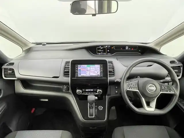 日産 セレナ X 千葉県 2022(令4)年 2.6万km ダイヤモンドブラック 全方位運転支援システム/・インテリジェント エマージェンシーブレーキ/・標識検知機能/・踏み間違い衝突防止アシスト/・車線逸脱防止支援システム/・車線逸脱警報/・後側方衝突防止支援システム/・後側方車両検知警報/・後退時車両検知警報/・前方衝突予測警報/純正7インチメモリーナビ/・Bluetooth/・フルセグTV/・CD/・バックカメラ/両側イージークローザードア/スマートキー/ETC