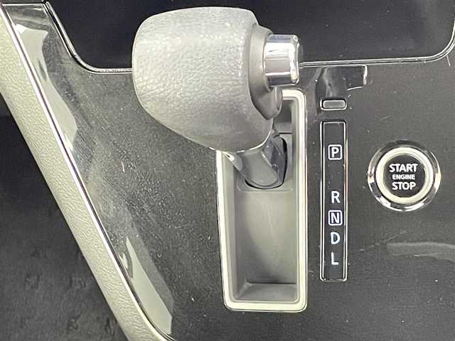 日産 セレナ X 千葉県 2022(令4)年 2.6万km ダイヤモンドブラック 全方位運転支援システム/・インテリジェント エマージェンシーブレーキ/・標識検知機能/・踏み間違い衝突防止アシスト/・車線逸脱防止支援システム/・車線逸脱警報/・後側方衝突防止支援システム/・後側方車両検知警報/・後退時車両検知警報/・前方衝突予測警報/純正7インチメモリーナビ/・Bluetooth/・フルセグTV/・CD/・バックカメラ/両側イージークローザードア/スマートキー/ETC