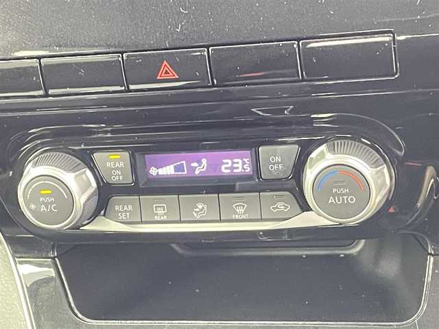 日産 セレナ X 千葉県 2022(令4)年 2.6万km ダイヤモンドブラック 全方位運転支援システム/・インテリジェント エマージェンシーブレーキ/・標識検知機能/・踏み間違い衝突防止アシスト/・車線逸脱防止支援システム/・車線逸脱警報/・後側方衝突防止支援システム/・後側方車両検知警報/・後退時車両検知警報/・前方衝突予測警報/純正7インチメモリーナビ/・Bluetooth/・フルセグTV/・CD/・バックカメラ/両側イージークローザードア/スマートキー/ETC