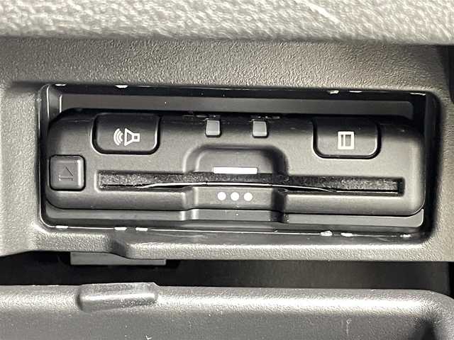 日産 セレナ X 千葉県 2022(令4)年 2.6万km ダイヤモンドブラック 全方位運転支援システム/・インテリジェント エマージェンシーブレーキ/・標識検知機能/・踏み間違い衝突防止アシスト/・車線逸脱防止支援システム/・車線逸脱警報/・後側方衝突防止支援システム/・後側方車両検知警報/・後退時車両検知警報/・前方衝突予測警報/純正7インチメモリーナビ/・Bluetooth/・フルセグTV/・CD/・バックカメラ/両側イージークローザードア/スマートキー/ETC