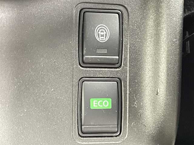 日産 セレナ X 千葉県 2022(令4)年 2.6万km ダイヤモンドブラック 全方位運転支援システム/・インテリジェント エマージェンシーブレーキ/・標識検知機能/・踏み間違い衝突防止アシスト/・車線逸脱防止支援システム/・車線逸脱警報/・後側方衝突防止支援システム/・後側方車両検知警報/・後退時車両検知警報/・前方衝突予測警報/純正7インチメモリーナビ/・Bluetooth/・フルセグTV/・CD/・バックカメラ/両側イージークローザードア/スマートキー/ETC