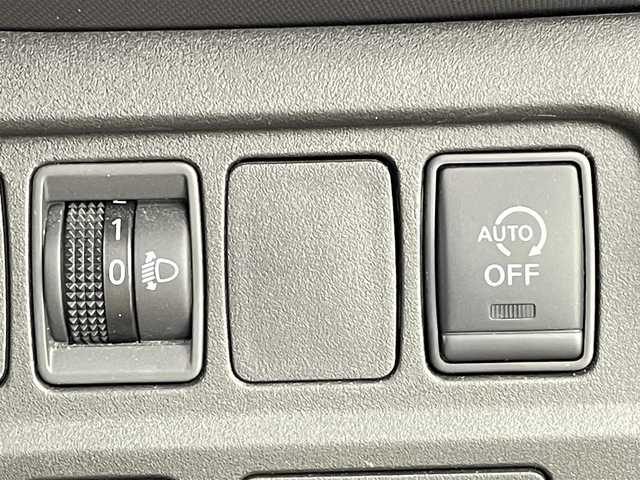 日産 セレナ X 千葉県 2022(令4)年 2.6万km ダイヤモンドブラック 全方位運転支援システム/・インテリジェント エマージェンシーブレーキ/・標識検知機能/・踏み間違い衝突防止アシスト/・車線逸脱防止支援システム/・車線逸脱警報/・後側方衝突防止支援システム/・後側方車両検知警報/・後退時車両検知警報/・前方衝突予測警報/純正7インチメモリーナビ/・Bluetooth/・フルセグTV/・CD/・バックカメラ/両側イージークローザードア/スマートキー/ETC