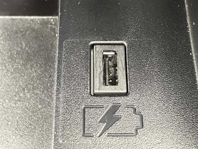 日産 セレナ X 千葉県 2022(令4)年 2.6万km ダイヤモンドブラック 全方位運転支援システム/・インテリジェント エマージェンシーブレーキ/・標識検知機能/・踏み間違い衝突防止アシスト/・車線逸脱防止支援システム/・車線逸脱警報/・後側方衝突防止支援システム/・後側方車両検知警報/・後退時車両検知警報/・前方衝突予測警報/純正7インチメモリーナビ/・Bluetooth/・フルセグTV/・CD/・バックカメラ/両側イージークローザードア/スマートキー/ETC