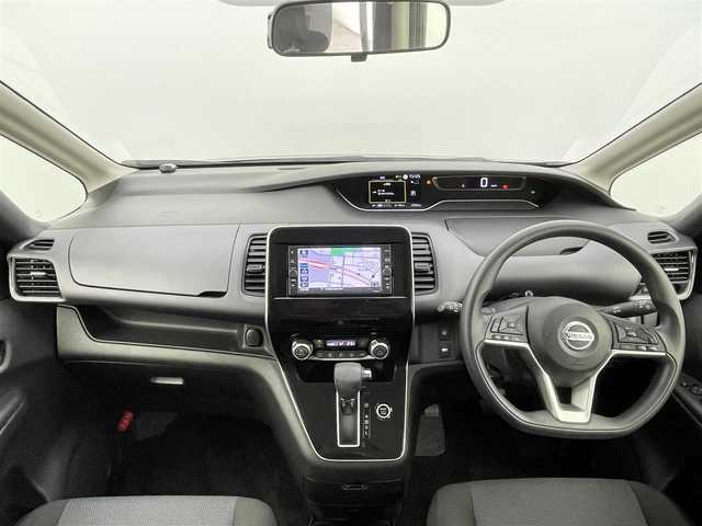 日産 セレナ X 千葉県 2022(令4)年 2.6万km ダイヤモンドブラック 全方位運転支援システム/・インテリジェント エマージェンシーブレーキ/・標識検知機能/・踏み間違い衝突防止アシスト/・車線逸脱防止支援システム/・車線逸脱警報/・後側方衝突防止支援システム/・後側方車両検知警報/・後退時車両検知警報/・前方衝突予測警報/純正7インチメモリーナビ/・Bluetooth/・フルセグTV/・CD/・バックカメラ/両側イージークローザードア/スマートキー/ETC