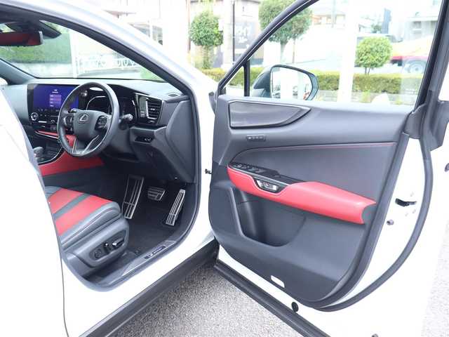 レクサス ＮＸ 350h Fスポーツ 兵庫県 2022(令4)年 1.7万km ホワイトノーヴァガラスフレーク ワンオーナー/パノラマルーフ/前後ドラレコ/セーフティシステムプラス/14インチディスプレイオーディオ/20インチAW235/50/赤黒コンビシート/パワーシート/ポジションメモリ/パノラミックビューモニターセット/フロントドアカーテシーランプ/ETC2.0/クルーズコントロール/AC100V/100Wアクセサリーコンセント/3眼フルLEDヘッドランプ/「LEXUS」ロゴ入りオレンジブレーキキャリパー/おくだけ充電/保証書/記録簿（R6.7）