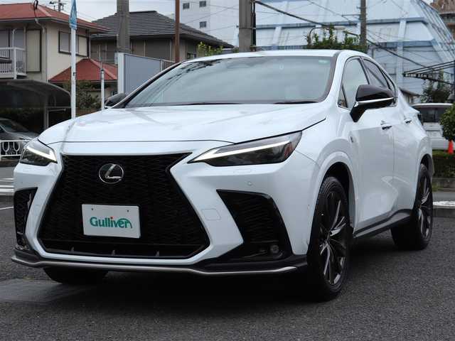 レクサス ＮＸ 350h Fスポーツ 兵庫県 2022(令4)年 1.7万km ホワイトノーヴァガラスフレーク ワンオーナー/パノラマルーフ/前後ドラレコ/セーフティシステムプラス/14インチディスプレイオーディオ/20インチAW235/50/赤黒コンビシート/パワーシート/ポジションメモリ/パノラミックビューモニターセット/フロントドアカーテシーランプ/ETC2.0/クルーズコントロール/AC100V/100Wアクセサリーコンセント/3眼フルLEDヘッドランプ/「LEXUS」ロゴ入りオレンジブレーキキャリパー/おくだけ充電/保証書/記録簿（R6.7）