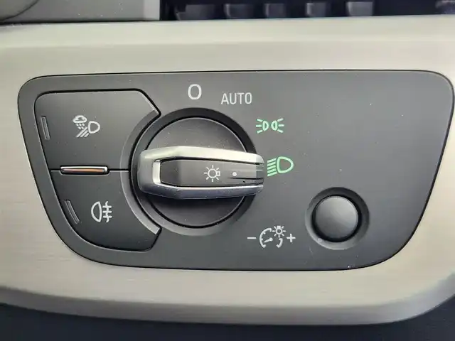 アウディ Ａ４ 45TFSIクワトロスポーツ 愛知県 2019(令1)年 1.5万km デイトナグレーパールエフェクト ナビ　/Ａｐｐｌｅ　ＣａｒＰｌａｙ　/全方位カメラ　/ハーフレザー　/パワーシート　/シートヒーター　/ＥＴＣ２．０　/ＢＳＭ　/ＵＳＢ　/クルコン　/パドルシフト　/前後ドラレコ　/ソナー　/ＬＥＤ　/保証書　/取説　/記録簿