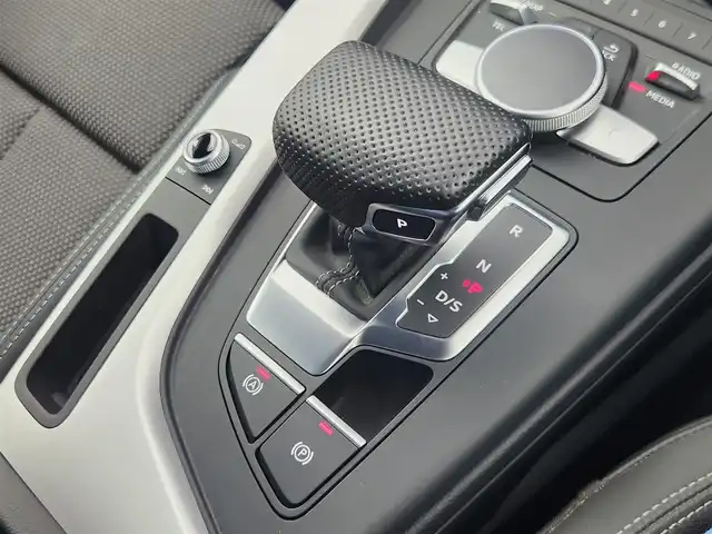 アウディ Ａ４ 45TFSIクワトロスポーツ 愛知県 2019(令1)年 1.5万km デイトナグレーパールエフェクト ナビ　/Ａｐｐｌｅ　ＣａｒＰｌａｙ　/全方位カメラ　/ハーフレザー　/パワーシート　/シートヒーター　/ＥＴＣ２．０　/ＢＳＭ　/ＵＳＢ　/クルコン　/パドルシフト　/前後ドラレコ　/ソナー　/ＬＥＤ　/保証書　/取説　/記録簿