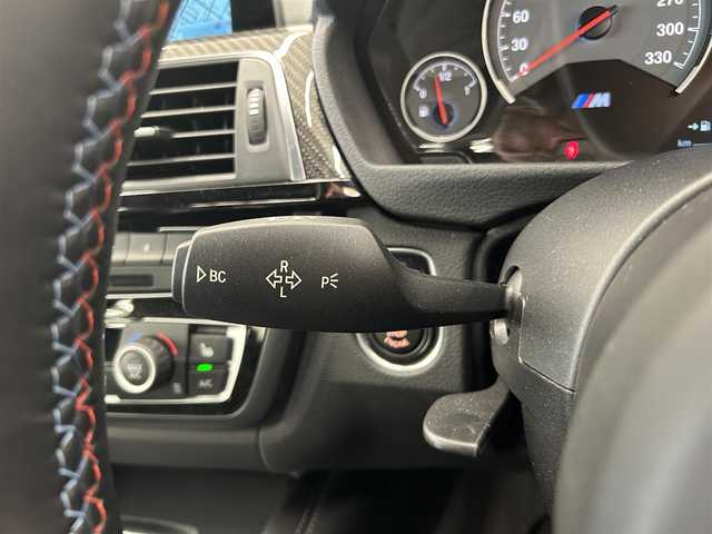 ＢＭＷ Ｍ４ クーペ 富山県 2016(平28)年 4.5万km シルバー 純正HDDナビ/リアカメラ/フルセグ/Bluetooth/HUD/衝突警告/インテリジェントセーフティー/車線逸脱警告/Mドライブセレクト/社外19インチAW/カーボンインテリアトリム/カーボンステアリング/黒本革シート/ミラー一体型ETC/パドルシフト/コンフォートアクセス/LEDヘッドライト/オートライト/ドラレコ（F）