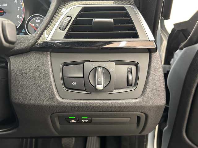 ＢＭＷ Ｍ４ クーペ 富山県 2016(平28)年 4.5万km シルバー 純正HDDナビ/リアカメラ/フルセグ/Bluetooth/HUD/衝突警告/インテリジェントセーフティー/車線逸脱警告/Mドライブセレクト/社外19インチAW/カーボンインテリアトリム/カーボンステアリング/黒本革シート/ミラー一体型ETC/パドルシフト/コンフォートアクセス/LEDヘッドライト/オートライト/ドラレコ（F）