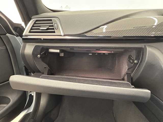 ＢＭＷ Ｍ４ クーペ 富山県 2016(平28)年 4.5万km シルバー 純正HDDナビ/リアカメラ/フルセグ/Bluetooth/HUD/衝突警告/インテリジェントセーフティー/車線逸脱警告/Mドライブセレクト/社外19インチAW/カーボンインテリアトリム/カーボンステアリング/黒本革シート/ミラー一体型ETC/パドルシフト/コンフォートアクセス/LEDヘッドライト/オートライト/ドラレコ（F）