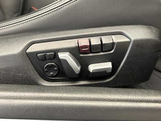 ＢＭＷ Ｍ４ クーペ 富山県 2016(平28)年 4.5万km シルバー 純正HDDナビ/リアカメラ/フルセグ/Bluetooth/HUD/衝突警告/インテリジェントセーフティー/車線逸脱警告/Mドライブセレクト/社外19インチAW/カーボンインテリアトリム/カーボンステアリング/黒本革シート/ミラー一体型ETC/パドルシフト/コンフォートアクセス/LEDヘッドライト/オートライト/ドラレコ（F）