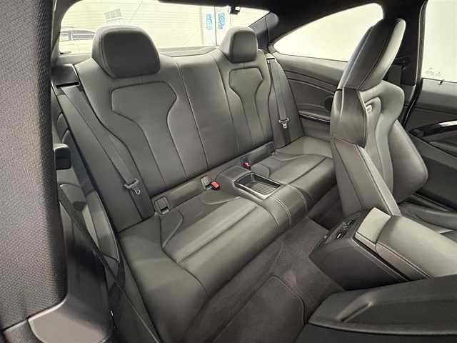 ＢＭＷ Ｍ４ クーペ 富山県 2016(平28)年 4.5万km シルバー 純正HDDナビ/リアカメラ/フルセグ/Bluetooth/HUD/衝突警告/インテリジェントセーフティー/車線逸脱警告/Mドライブセレクト/社外19インチAW/カーボンインテリアトリム/カーボンステアリング/黒本革シート/ミラー一体型ETC/パドルシフト/コンフォートアクセス/LEDヘッドライト/オートライト/ドラレコ（F）