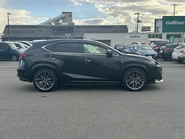 レクサス ＮＸ 300h Fスポーツ 山形県 2015(平27)年 8.6万km グラファイトブラックガラスフレーク 衝突被害軽減システム/純正SDナビ/　　【CD　DVD　BT　フルセグ　USB　AUX　MSV】/全周囲カメラ/パワーバックドア/レーダークルーズコントロール/LEDオートライト/レザーシート/パワーシート/エアシート/シートヒーター/純正20インチアルミホイール/ドライブレコーダー/コーナーセンサー/ステアリングヒーター/ブラインドスポットモニター/ステアリングスイッチ/スマートキー/ETC