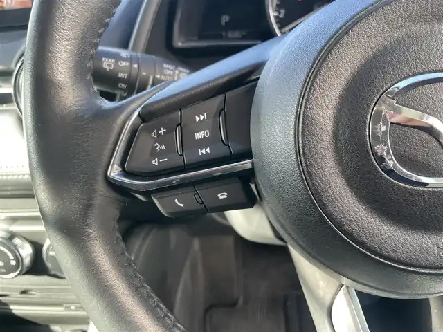 マツダ デミオ 13S ツーリング 島根県 2018(平30)年 7.2万km スノーフレイクホワイトパールマイカ 純正SDナビ　/フルセグTV　/DVD再生　/Bluetooth接続　/バックカメラ　/前後ドライブレコーダー　/ビルトインETC　/アイドリングストップ　/衝突軽減ブレーキ　/ヘッドアップディスプレイ　/前席シートヒーター　/デジタルインナーミラー/スマートキー/プッシュスタート/純正LEDヘッドライト　/純正１５インチアルミホイール/純正フロアマット