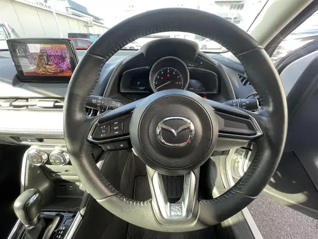 マツダ デミオ 13S ツーリング 島根県 2018(平30)年 7.2万km スノーフレイクホワイトパールマイカ 純正SDナビ　/フルセグTV　/DVD再生　/Bluetooth接続　/バックカメラ　/前後ドライブレコーダー　/ビルトインETC　/アイドリングストップ　/衝突軽減ブレーキ　/ヘッドアップディスプレイ　/前席シートヒーター　/デジタルインナーミラー/スマートキー/プッシュスタート/純正LEDヘッドライト　/純正１５インチアルミホイール/純正フロアマット