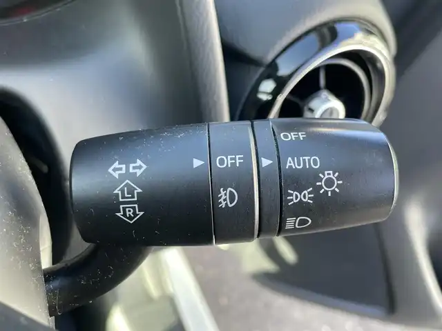 マツダ デミオ 13S ツーリング 島根県 2018(平30)年 7.2万km スノーフレイクホワイトパールマイカ 純正SDナビ　/フルセグTV　/DVD再生　/Bluetooth接続　/バックカメラ　/前後ドライブレコーダー　/ビルトインETC　/アイドリングストップ　/衝突軽減ブレーキ　/ヘッドアップディスプレイ　/前席シートヒーター　/デジタルインナーミラー/スマートキー/プッシュスタート/純正LEDヘッドライト　/純正１５インチアルミホイール/純正フロアマット