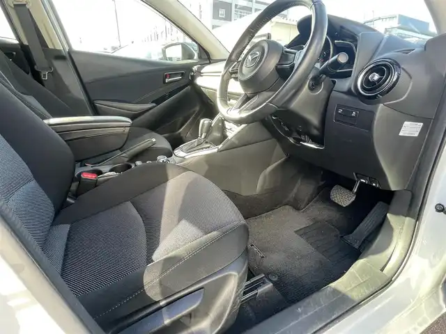 マツダ デミオ 13S ツーリング 島根県 2018(平30)年 7.2万km スノーフレイクホワイトパールマイカ 純正SDナビ　/フルセグTV　/DVD再生　/Bluetooth接続　/バックカメラ　/前後ドライブレコーダー　/ビルトインETC　/アイドリングストップ　/衝突軽減ブレーキ　/ヘッドアップディスプレイ　/前席シートヒーター　/デジタルインナーミラー/スマートキー/プッシュスタート/純正LEDヘッドライト　/純正１５インチアルミホイール/純正フロアマット