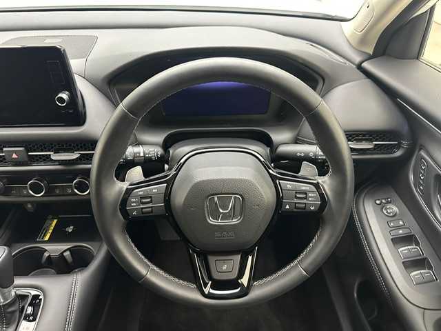 ホンダ ＺＲ－Ｖ 兵庫県 2022(令4)年 1.1万km プラチナホワイトパール 純正メモリナビ(Bluetooth/USB/フルセグ/スマートフォン連携)/全方位カメラ/BOSEサウンド/パドルシフト/レザーシート/パワーシート/シートヒーター/パワーバックドア/ワイヤレス充電/追従型クルーズコントロール/ブラインドスポットモニター/ステアリングヒーター/純正18インチアルミホイール/純正フロアマット/コーナーセンサー/ビルトインETC