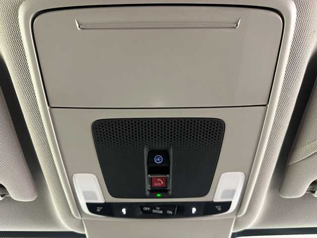 ホンダ ＺＲ－Ｖ 兵庫県 2022(令4)年 1.1万km プラチナホワイトパール 純正メモリナビ(Bluetooth/USB/フルセグ/スマートフォン連携)/全方位カメラ/BOSEサウンド/パドルシフト/レザーシート/パワーシート/シートヒーター/パワーバックドア/ワイヤレス充電/追従型クルーズコントロール/ブラインドスポットモニター/ステアリングヒーター/純正18インチアルミホイール/純正フロアマット/コーナーセンサー/ビルトインETC